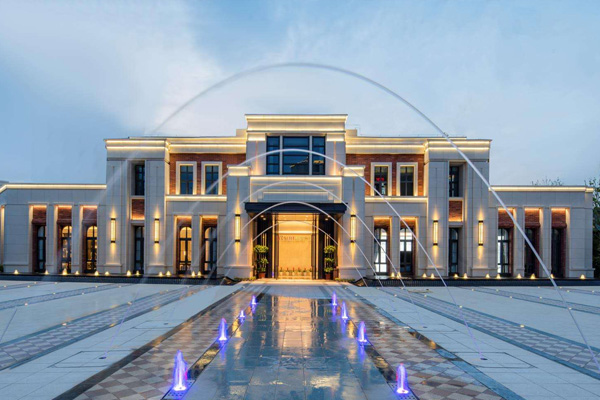 安慶弘陽廣場售樓部亮(liàng)化施工工程